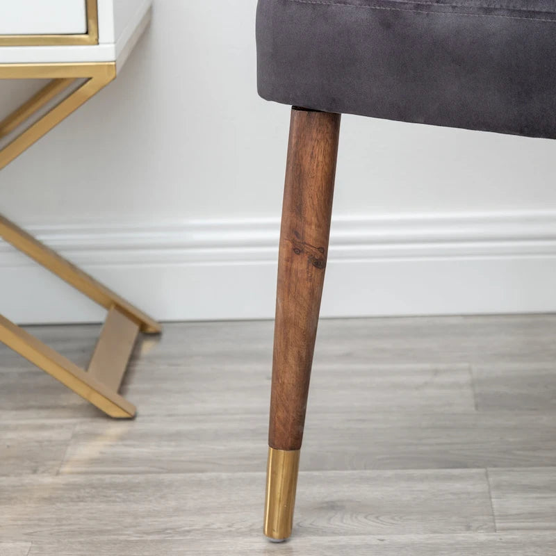 Grijze accentstoel van polyester met bekleding en poten van rubberhout, 23